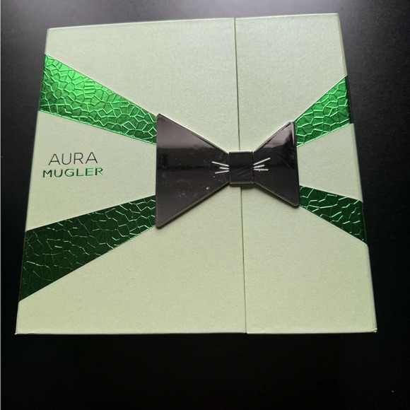 Aura Mugler body lotion and shower milk - Picture 4 of 4